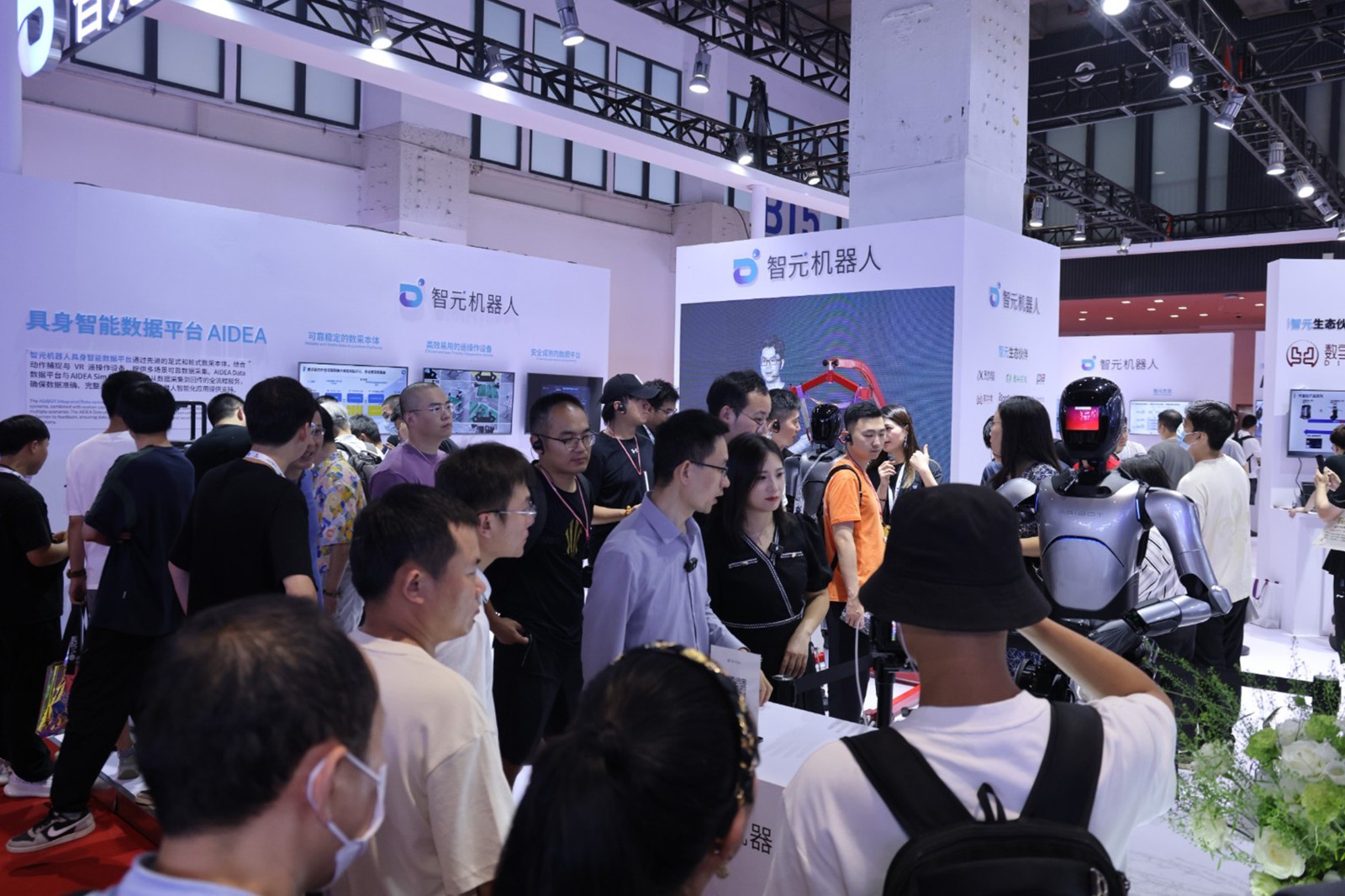 AG凯发旗舰厅机器人亮相世界机器人大会WRC